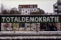 Graffito "TOTALDEMOKRATIE"