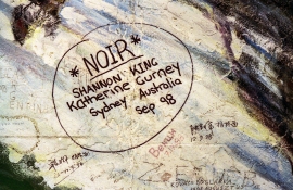 Graffito "*NOIR* by Shannon King, Katherine Gurney from Sydny, Australia