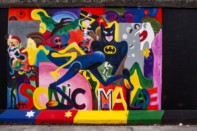 Mural "Sonic Malade" von Greta Scatlós (Restaurierte Fassung)